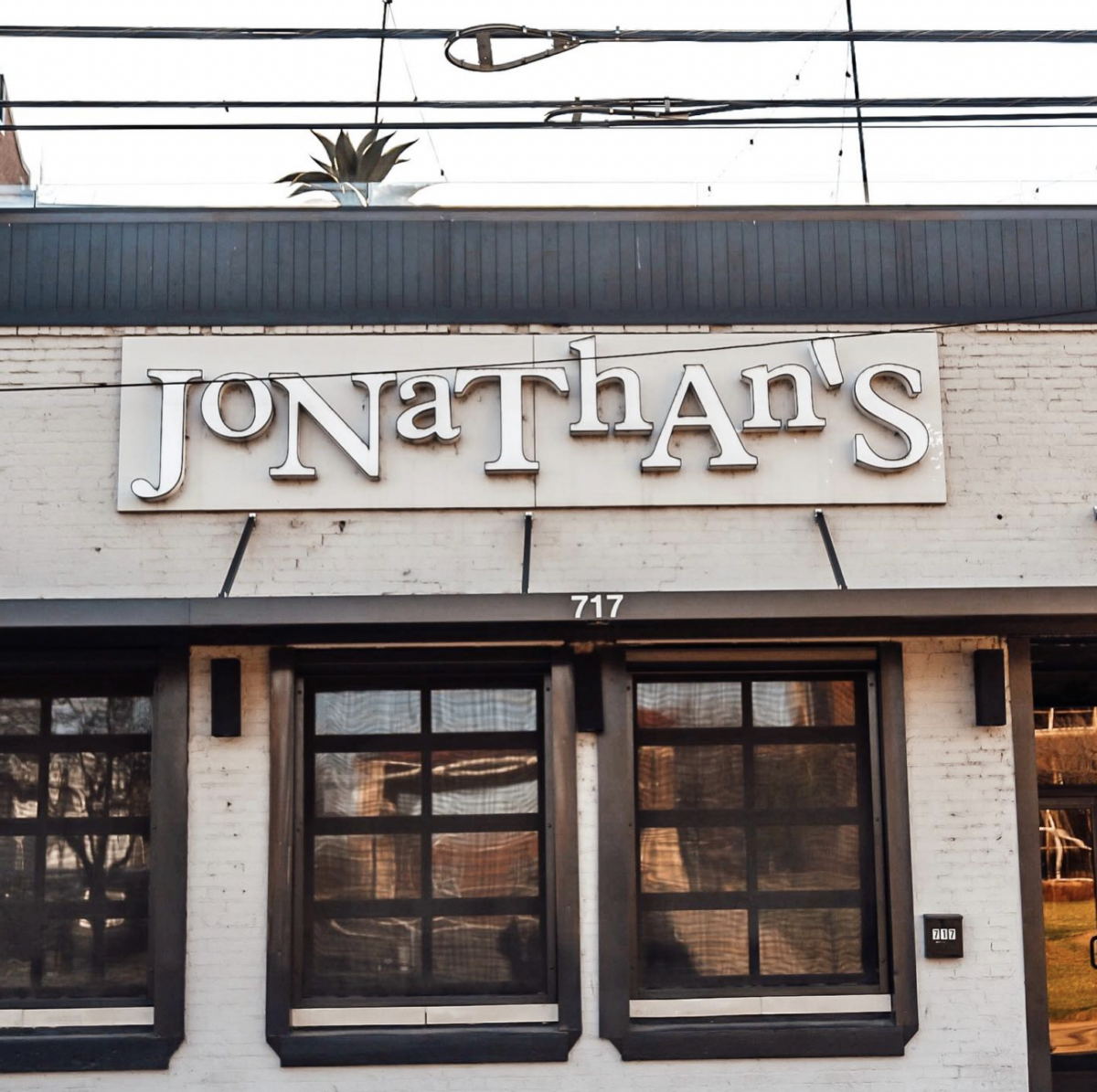 American Restaurant & Sports Bar, Jonathan's Grille