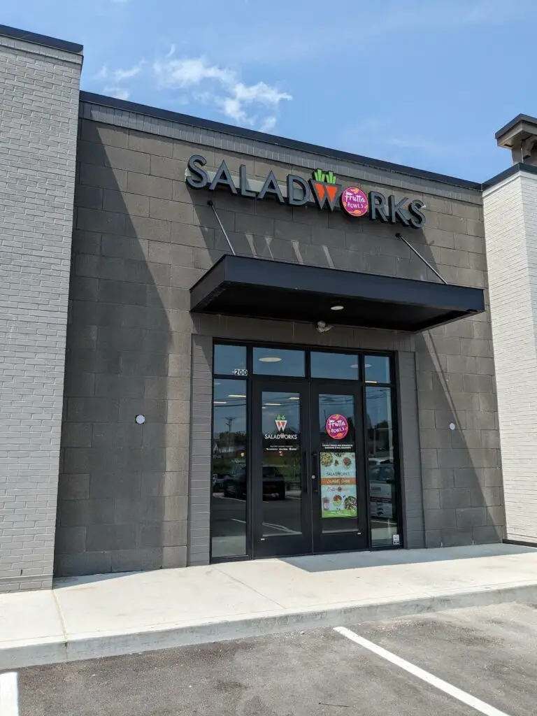 A Co-Branded Saladworks and Frutta Bowls to Open in Spring Hill